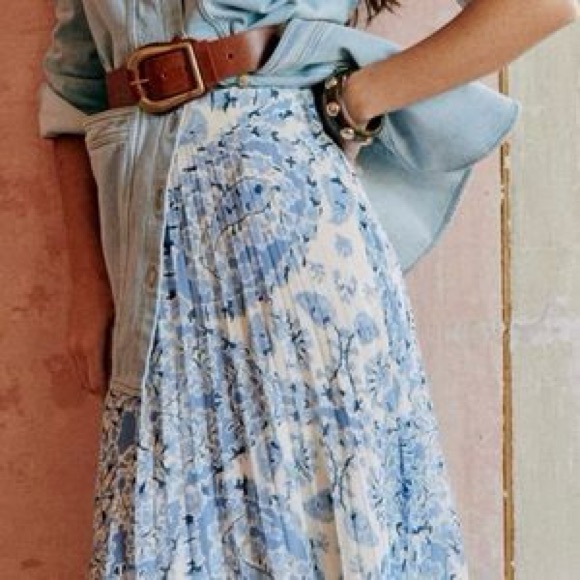 Sézane Dune Pleated Skirt in Alcazar Blue Floral Size 34/2 - Picture 10 of 14